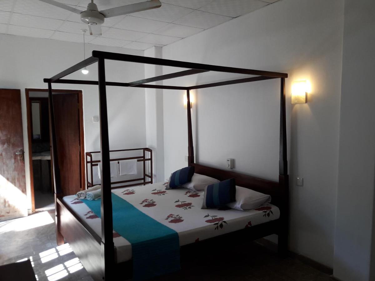 Sea Front Hikkaduwa Apartment Exterior photo