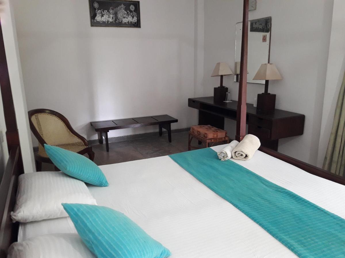 Sea Front Hikkaduwa Apartment Exterior photo