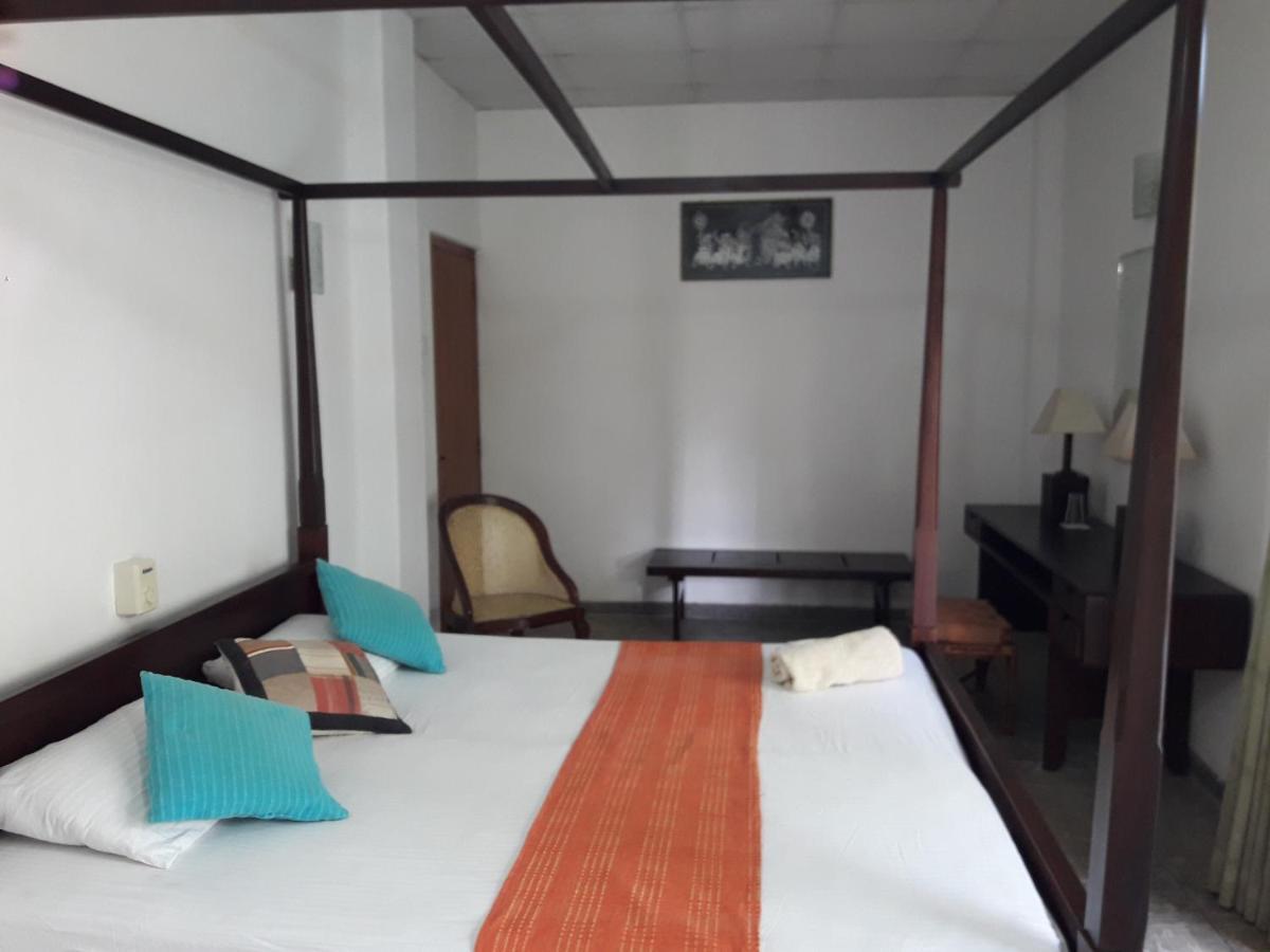 Sea Front Hikkaduwa Apartment Exterior photo