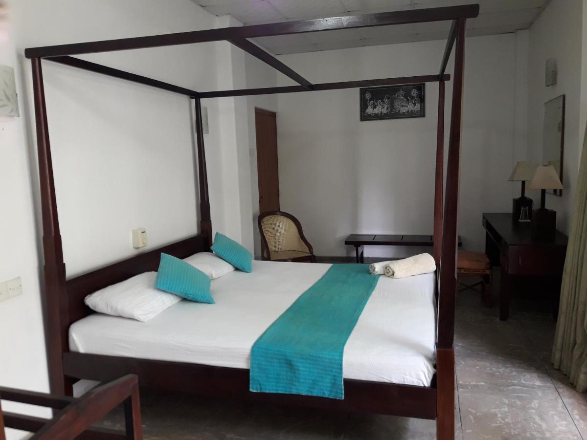 Sea Front Hikkaduwa Apartment Exterior photo