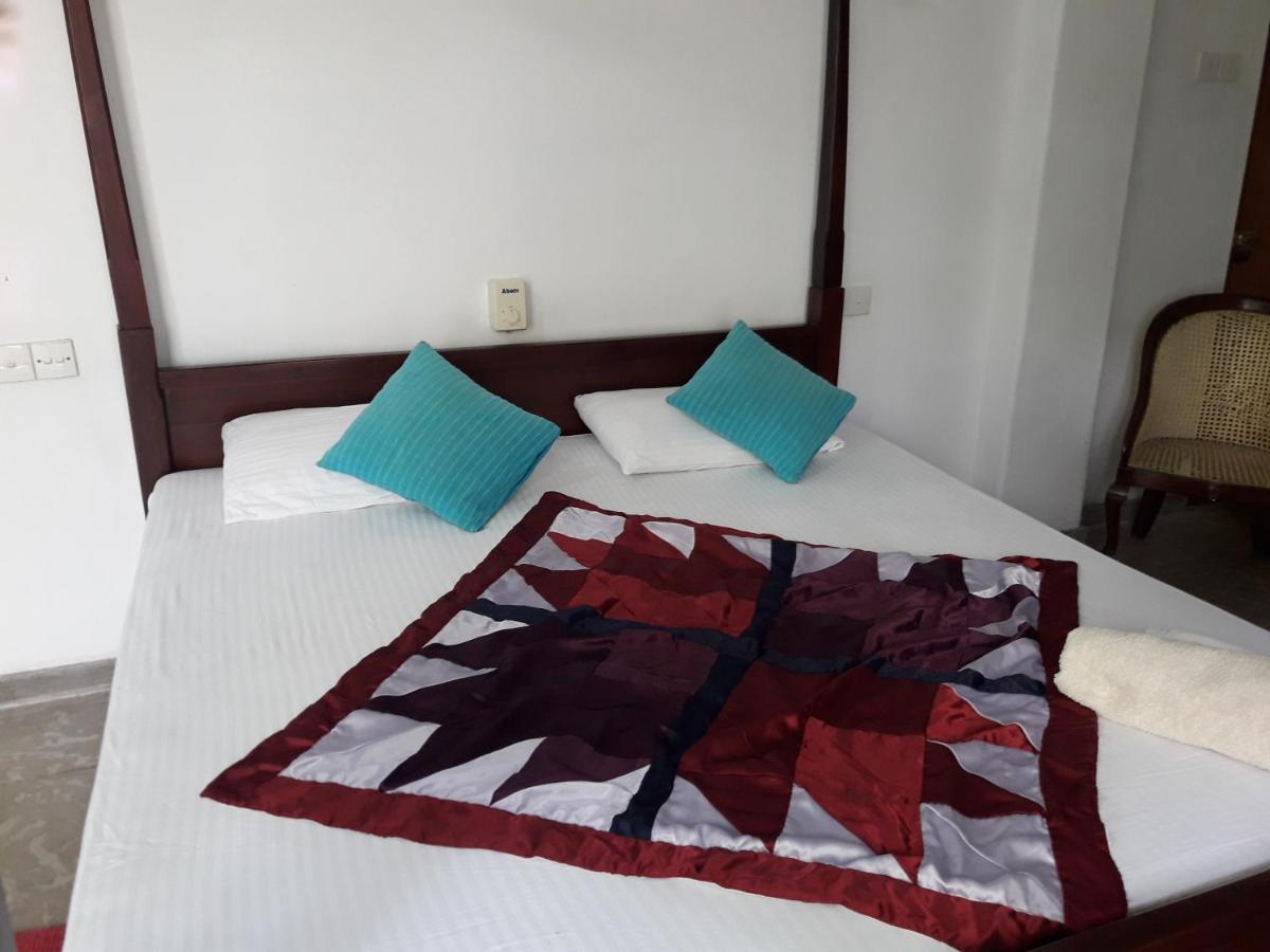 Sea Front Hikkaduwa Apartment Exterior photo