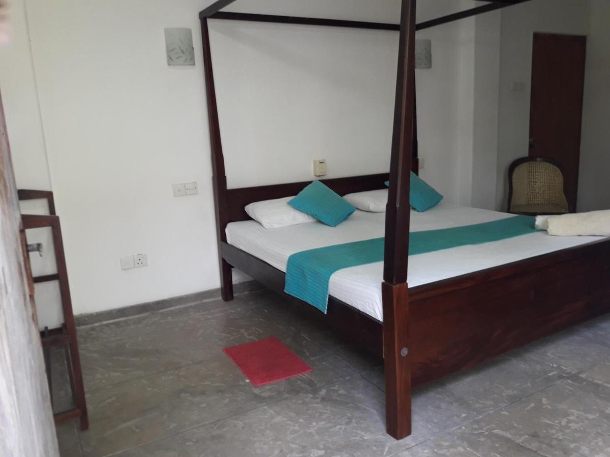 Sea Front Hikkaduwa Apartment Exterior photo